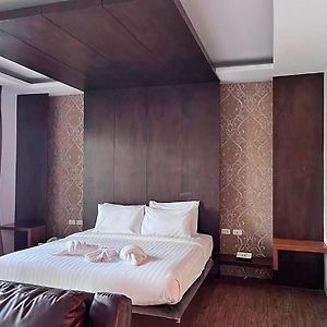 Chambre Luxe Lit King-Size au Bord de la Mer